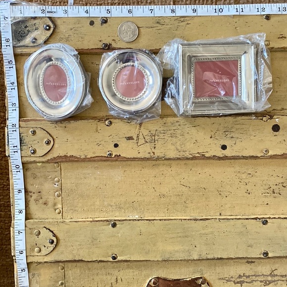 RED ENVELOPE SILVER MINI MAGNETIC PICTURE FRAMES SET OF 3 IN ORIGINAL BOX - Picture 2 of 9